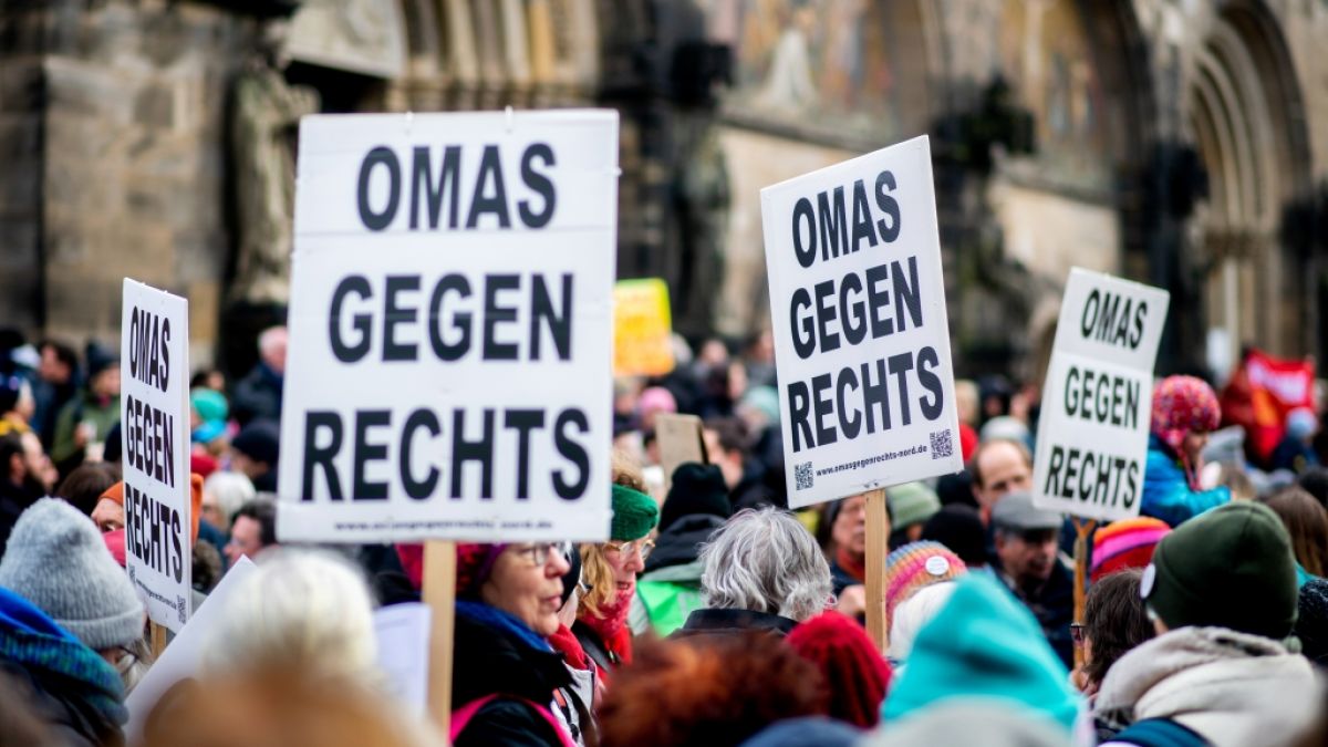 Auch im Juni 2025 bleibt Deutschland laut im Kampf gegen die rechtsextremistische AfD und Menschenfeindlichkeit. Auch im Juni 2025 bleibt Deutschland laut im Kampf gegen die rechtsextremistische AfD und Menschenfeindlichkeit. (Foto)