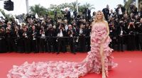 Heidi Klum verstößt bei der Eröffnungsfeier in Cannes gegen den Dresscode und kommt in langer Schleppe und Beinschlitz.