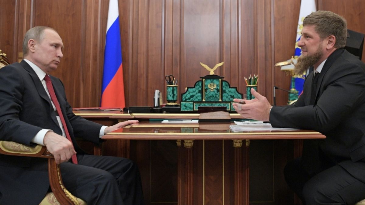 Ramsan Kadyrow (rechts) gilt als enger Vertrauter von Wladimir Putin. Ramsan Kadyrow (rechts) gilt als enger Vertrauter von Wladimir Putin. (Foto)