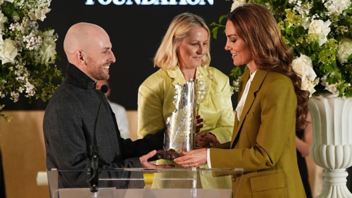 Die Prinzessin von Wales bei der Verleihung des "Queen Elizabeth II Award for British Design" an den Designer Patrick McDowell im British Fashion Council in den 180 Studios im Zentrum Londons. (Foto)