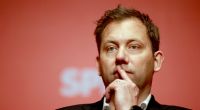 Bundesfinanzminister Lars Klingbeil (SPD) muss künftig mit weniger Steuereinnahmen rechnen.