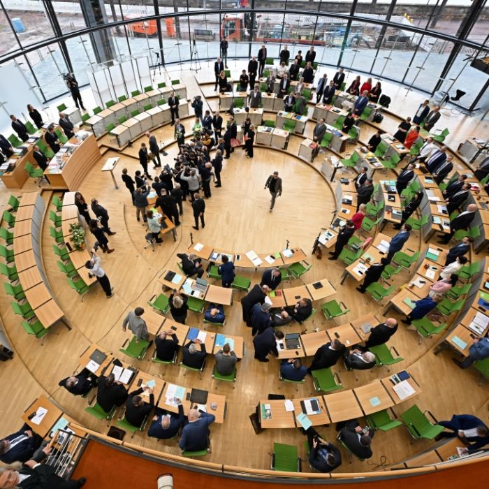 Regierung mit Stimmen von BSW, Linken und Grünen erfolgreich im Sächsischen Landtag