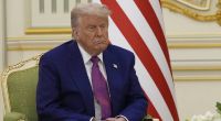 Donald Trump machte bei seinem Blitzbesuch im saudi-arabischen Riad keine allzu ausgeschlafene Figur.