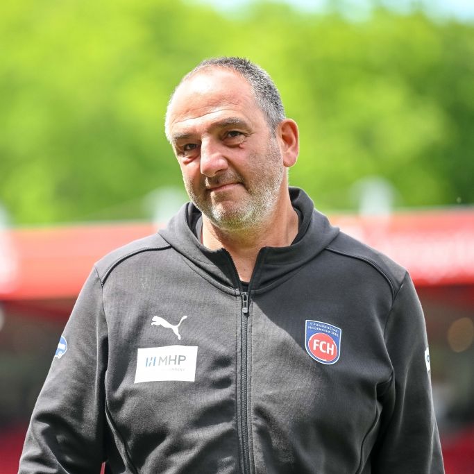 So lebt der Heidenheim-Trainer heute mit seiner Familie