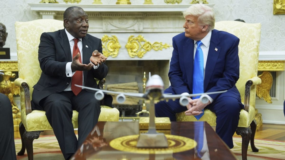 US-Präsident Donald Trump trifft den südafrikanischen Präsidenten Cyril Ramaphosa im Oval Office des Weißen Hauses. US-Präsident Donald Trump trifft den südafrikanischen Präsidenten Cyril Ramaphosa im Oval Office des Weißen Hauses. (Foto)