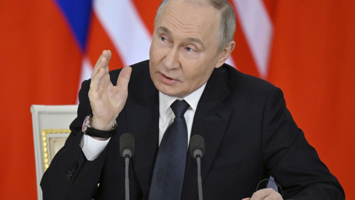 Um Wladimir Putins funkelndes Uhren-Schmuckstück gibt es jetzt Wirbel. Um Wladimir Putins funkelndes Uhren-Schmuckstück gibt es jetzt Wirbel. (Foto)
