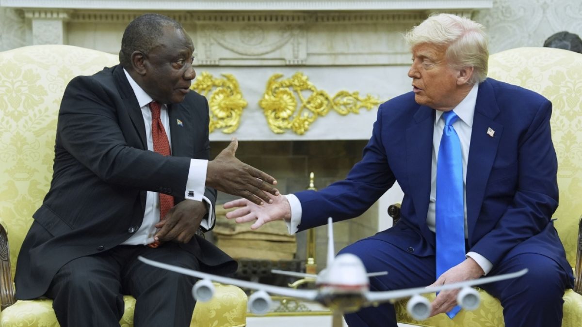 US-Präsident Donald Trump (r) trifft den südafrikanischen Präsidenten Cyril Ramaphosa im Oval Office des Weißen Hauses. (Foto)