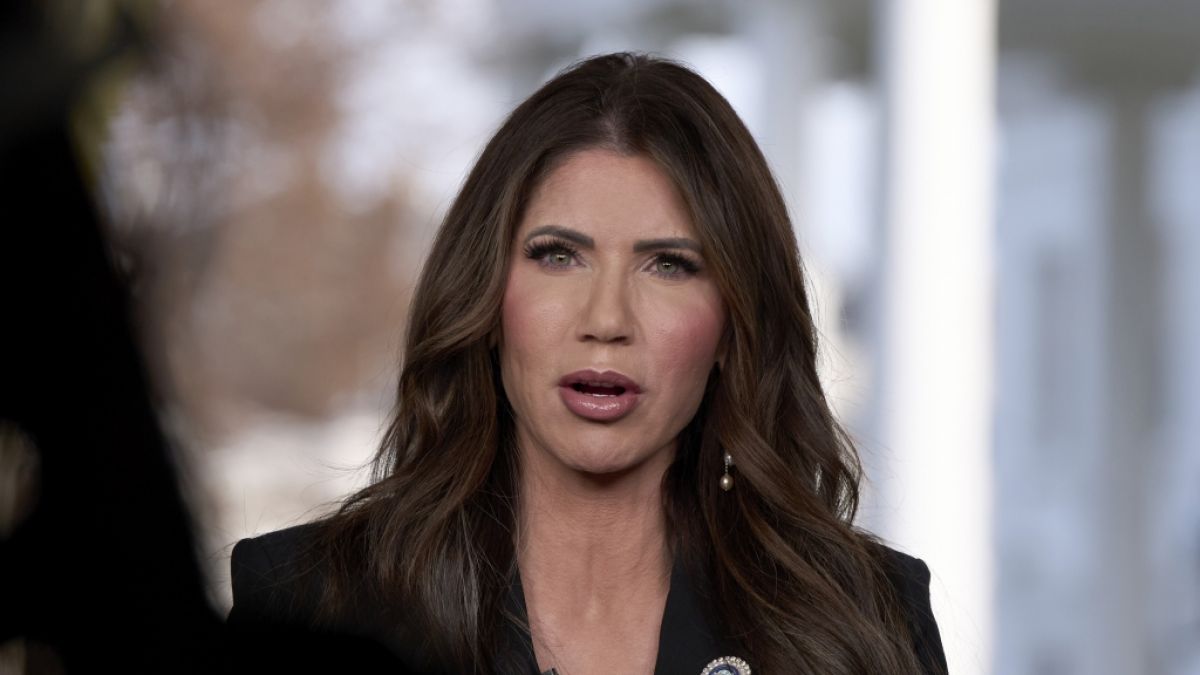 US-Heimatschutzministerin Kristi Noem empört mit vulgärer Wortwahla auf X. US-Heimatschutzministerin Kristi Noem empört mit vulgärer Wortwahla auf X. (Foto)