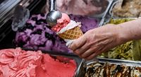 Nicht alle Eissorten sind so ungesund, wie man denken würde - andere hingegen entpuppen sich als echte Kalorienbomben.