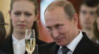 Ein Foto aus dem Jahr 2014 - auch hier ist Russlands Präsident Wladimir Putin in Feierlaune.