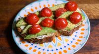 Gesund oder nicht? Wir machen den Frühstücks-Check mit vier typischen Morgen-Mahlzeiten.
