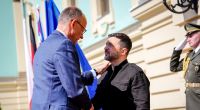 Der ukrainische Präsident Wolodymyr Selenskyj trifft sich am 28. Mai 2025 mit Friedrich Merz in Berlin.