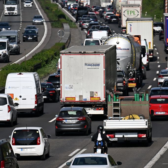 ADAC warnt vor verstopften Autobahnen zum Feiertags-Wochenende