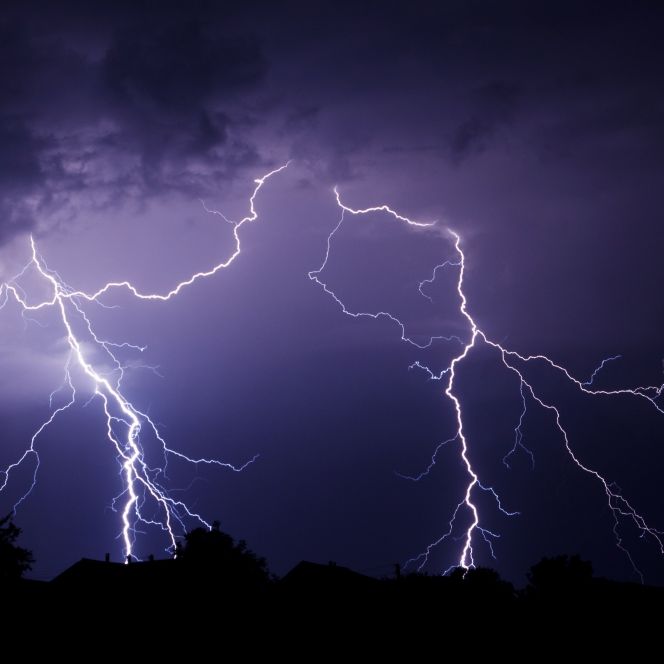 Gewitter verhagelt Sommerbeginn – Hier kracht es heute gewaltig