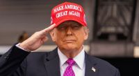 Donald Trump würde sich nur zu gerne über die US-Verfassung hinwegsetzen und mit einer dritten Amtszeit in die Geschichte der Vereinigten Staaten eingehen.