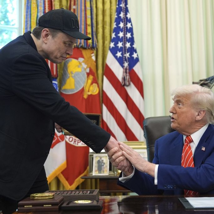 Blaues Auge zum Abschied? Rätsel um mysteriöse Verletzung bei Trump-Auftritt