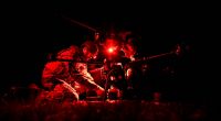 Ein ukrainischer Soldat startet eine schwere 