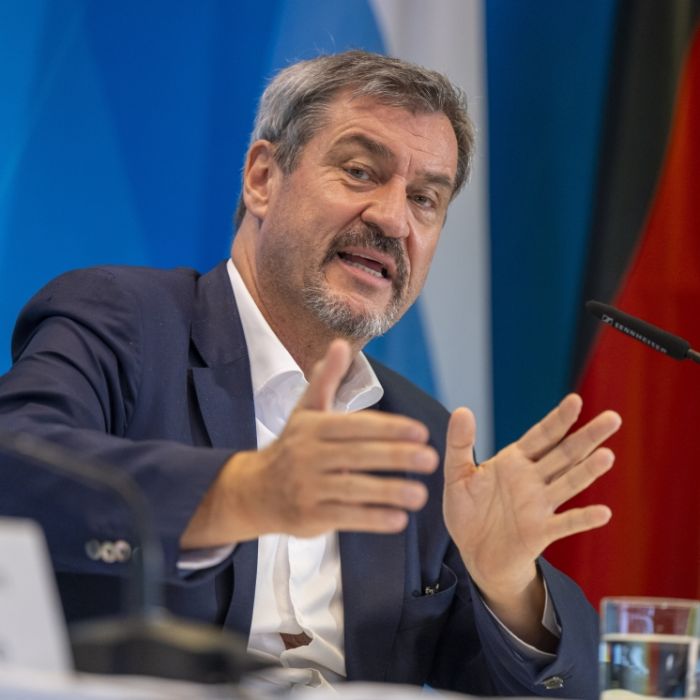 Nicht mehr alle Tassen im Schrank - CSU-Chef startet eine kuriose Umfrage