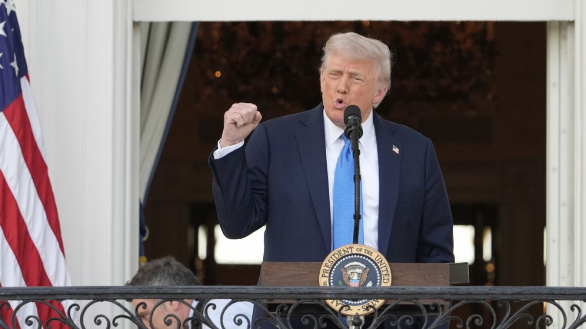 Nach einem Brandanschlag auf jüdische Demonstranten verhängt Donald Trump ein knallhartes Einreiseverbot gegen zwölf Staaten. (Foto)