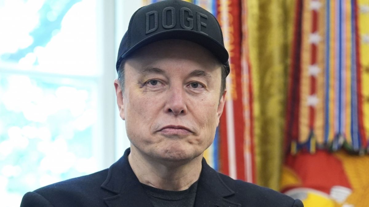 Auf seinen einstigen Busenfreund Donald Trump kann Elon Musk nicht mehr bauen - findet der Tech-Milliardär jetzt in Putins Russland Zuflucht? Auf seinen einstigen Busenfreund Donald Trump kann Elon Musk nicht mehr bauen - findet der Tech-Milliardär jetzt in Putins Russland Zuflucht? (Foto)