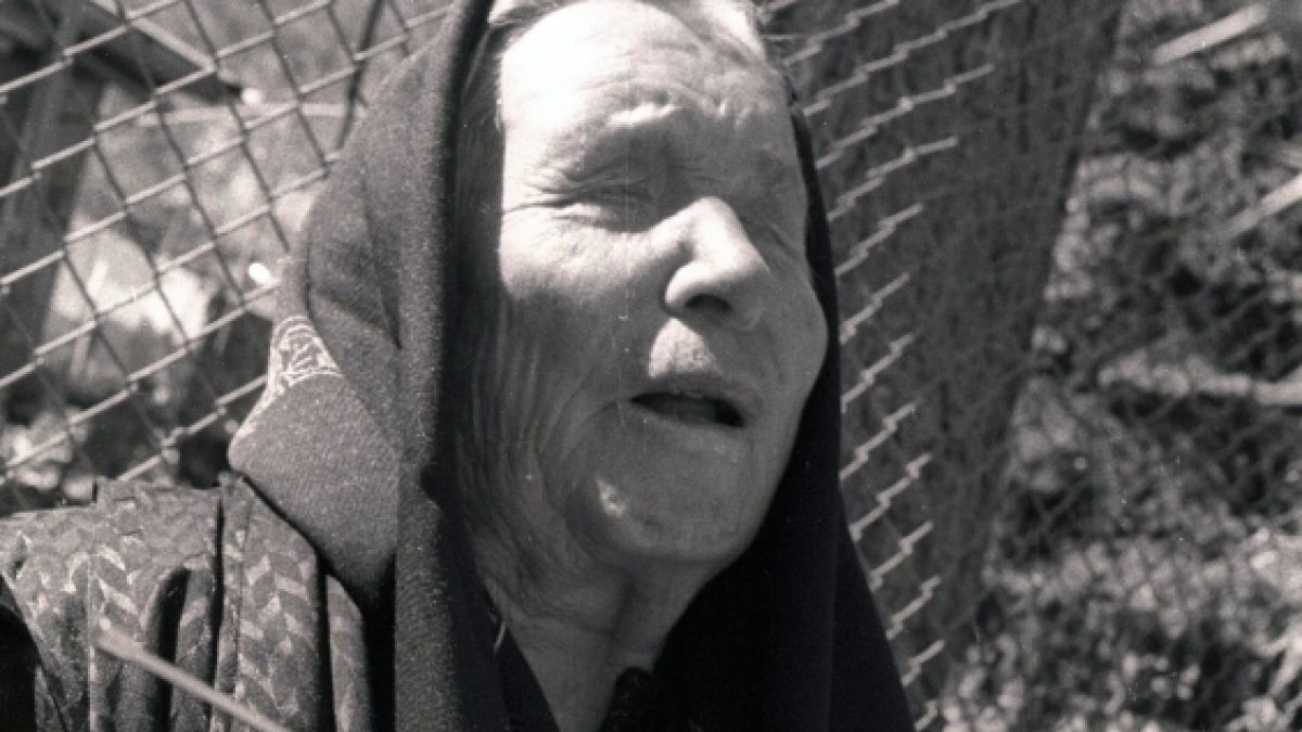 Baba Wanga, die mit bürgerlichem Namen Wangelia Pandewa Guschterowa hieß, hat als "Seherin von Petritsch" eine Reihe kryptischer Zukunftsvisionen hinterlassen. Baba Wanga, die mit bürgerlichem Namen Wangelia Pandewa Guschterowa hieß, hat als "Seherin von Petritsch" eine Reihe kryptischer Zukunftsvisionen hinterlassen. (Foto)