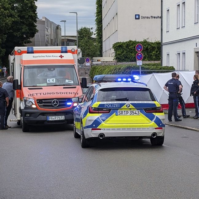 Mann (48) brettert in Menschengruppe - Haftbefehl erlassen