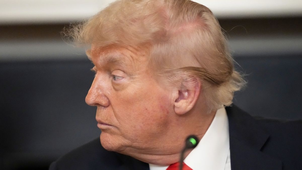 #Donald Trump versagt aufwärts ganzer Linie: US-Staatschef macht sich mit bizarrer Hoden-Prahlerei zum Gespött #Donald Trump versagt aufwärts ganzer Linie: US-Staatschef macht sich mit bizarrer Hoden-Prahlerei zum Gespött