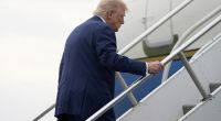 Nachdem Donald Trump unentwegt über seinen gebrechlichen Amtsvorgänger Joe Biden spottete, wendet sich nun das Blatt.
