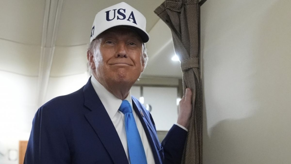 Donald Trump (Foto) macht nach dem Streit mit Elon Musk kurzen Prozess mit seinem Tesla. Donald Trump (Foto) macht nach dem Streit mit Elon Musk kurzen Prozess mit seinem Tesla. (Foto)