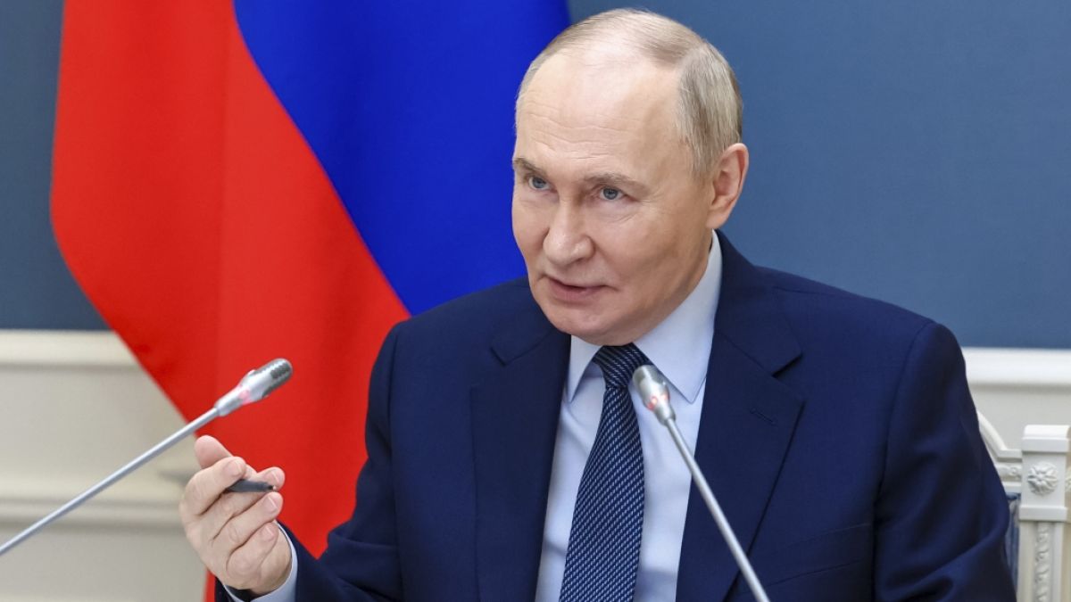 Wladimir Putin unterzeichnete eine 25-Jahres-Strategie für die russische Marine. Wladimir Putin unterzeichnete eine 25-Jahres-Strategie für die russische Marine. (Foto)