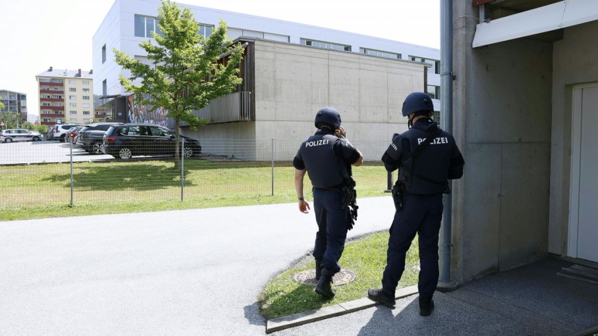 Bei den Schüssen an einer Grazer Schule sind nach Angaben des ORF mehrere Menschen getötet worden. Das berichtete der Sender unter Berufung auf das österreichische Innenministerium. Bei den Schüssen an einer Grazer Schule sind nach Angaben des ORF mehrere Menschen getötet worden. Das berichtete der Sender unter Berufung auf das österreichische Innenministerium. (Foto)
