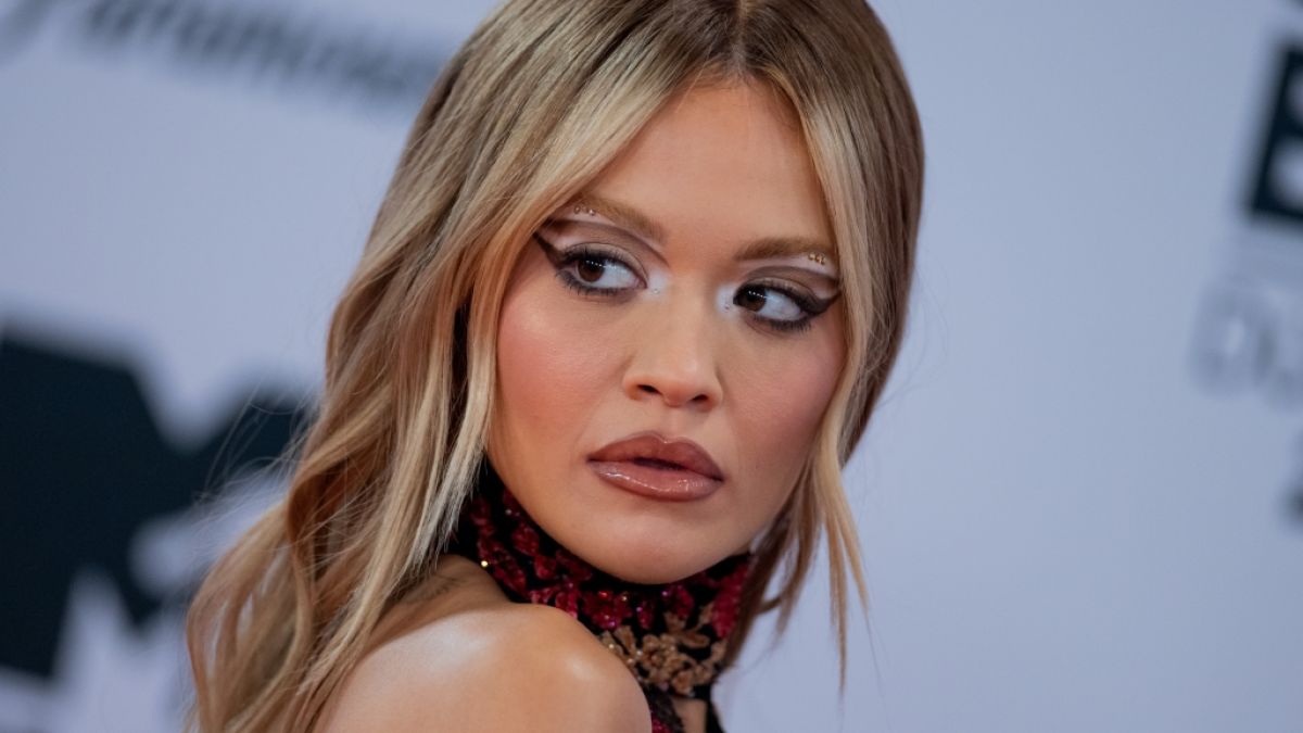 Rita Ora heizt ihren Fans im Bikini ein. Rita Ora heizt ihren Fans im Bikini ein. (Foto)