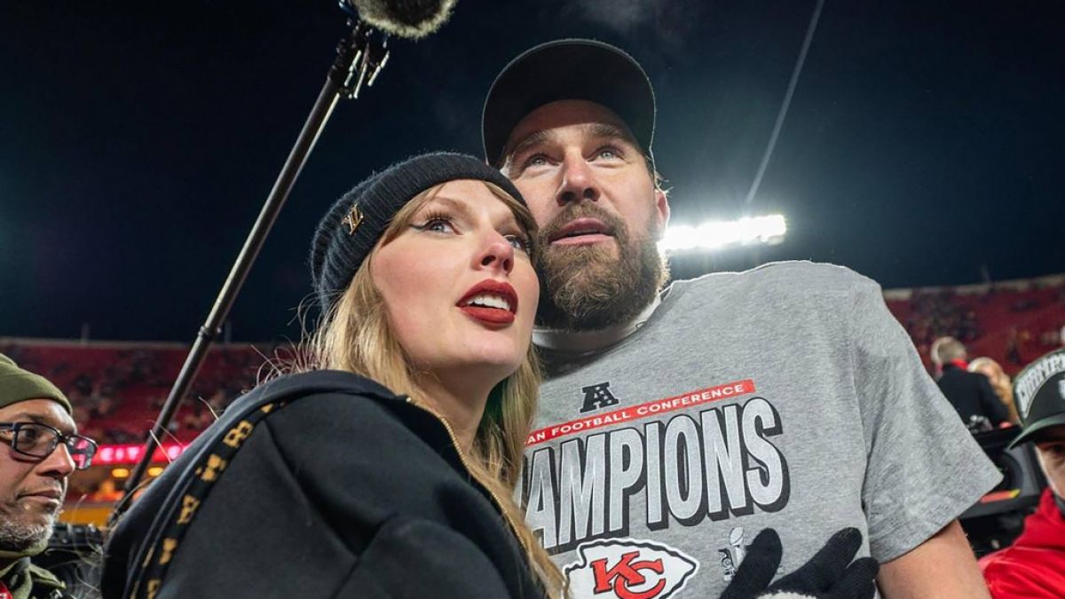 Fans von Taylor Swift und Travis Kelce glauben daran, dass das Paar heimlich geheiratet hat. Fans von Taylor Swift und Travis Kelce glauben daran, dass das Paar heimlich geheiratet hat. (Foto)
