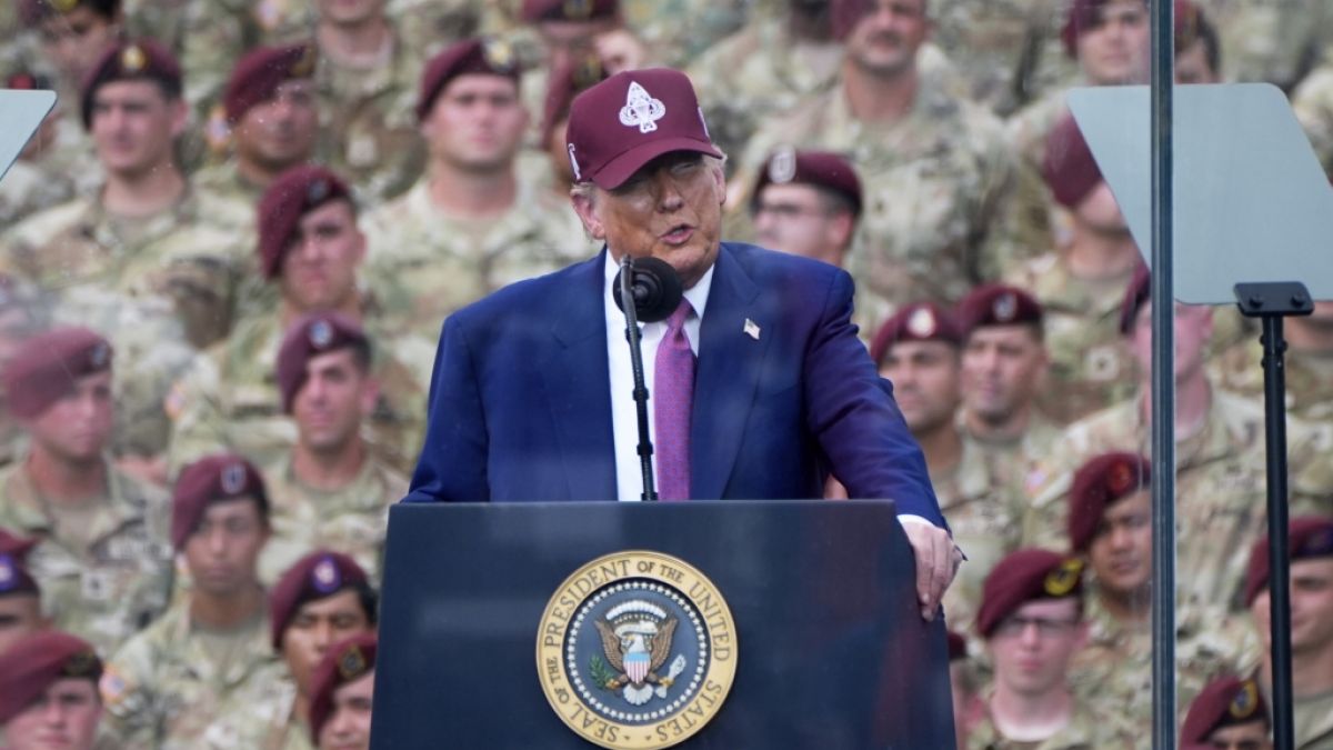 US-Präsident Donald Trump polterte in seiner Rede auf dem Militärstützpunkt Fort Bragg gegen die Proteste im kalifornischen Los Angeles. US-Präsident Donald Trump polterte in seiner Rede auf dem Militärstützpunkt Fort Bragg gegen die Proteste im kalifornischen Los Angeles. (Foto)