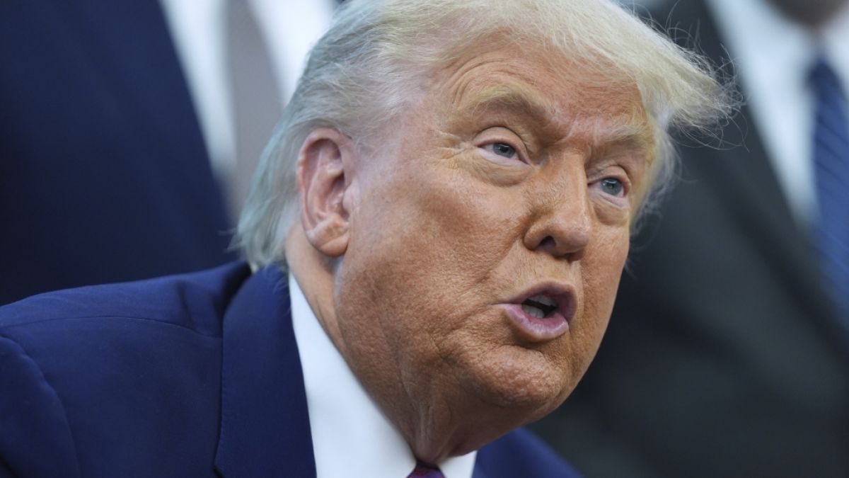 Donald Trump will sich mit einer protzigen Militärparade an seinem 79. Geburtstag selbst feiern - Trumps Gegner planen bereits Stör-Events. Donald Trump will sich mit einer protzigen Militärparade an seinem 79. Geburtstag selbst feiern - Trumps Gegner planen bereits Stör-Events. (Foto)