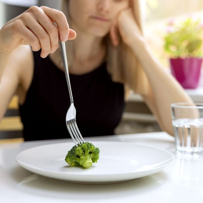Zu wenig Essen macht dick: Warum Hungern den Stoffwechsel lahmlegt