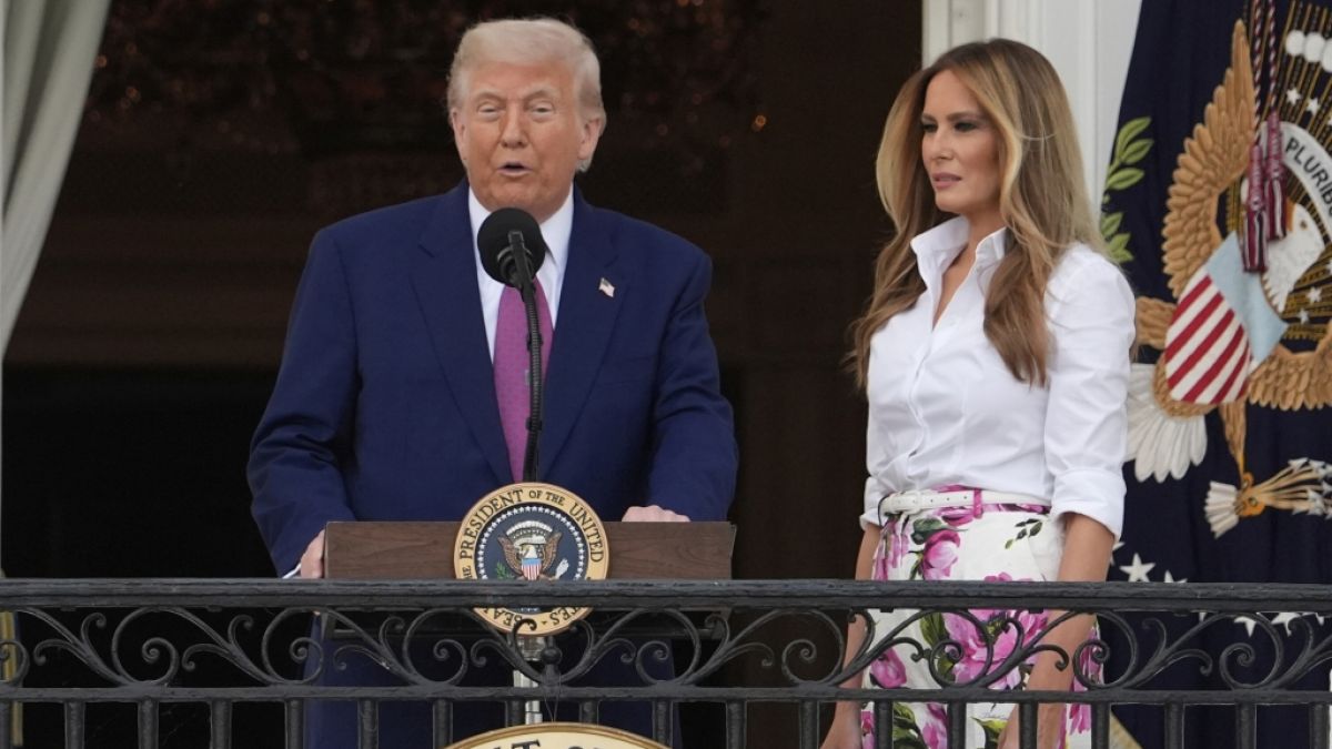 Ihr Outfit sorgt im Netz für Reaktionen: Melania Trump trägt während des Kongress-Picknicks eine Hose von "Dolce&Gabbana". Ihr Outfit sorgt im Netz für Reaktionen: Melania Trump trägt während des Kongress-Picknicks eine Hose von "DolceGabbana". (Foto)