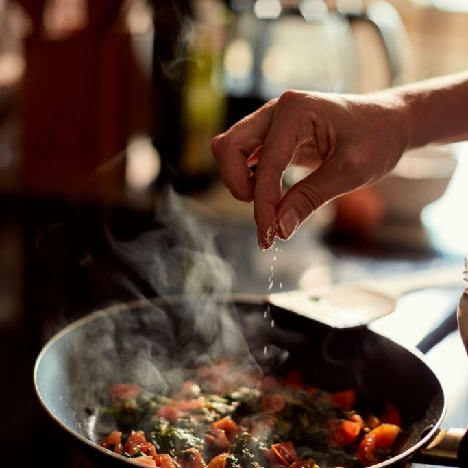 Obduktion steht aus - TV-Köchin (55) leblos aufgefunden