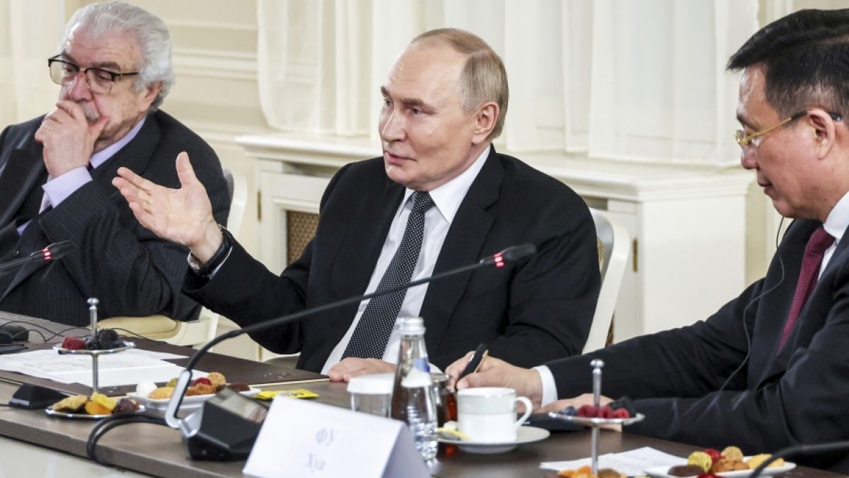 Wladimir Putin zeigt sich zwar für Gespräche mit Friedrich Merz offen, aber dennoch schickt er eine klare Warnung an Deutschland. (Foto)