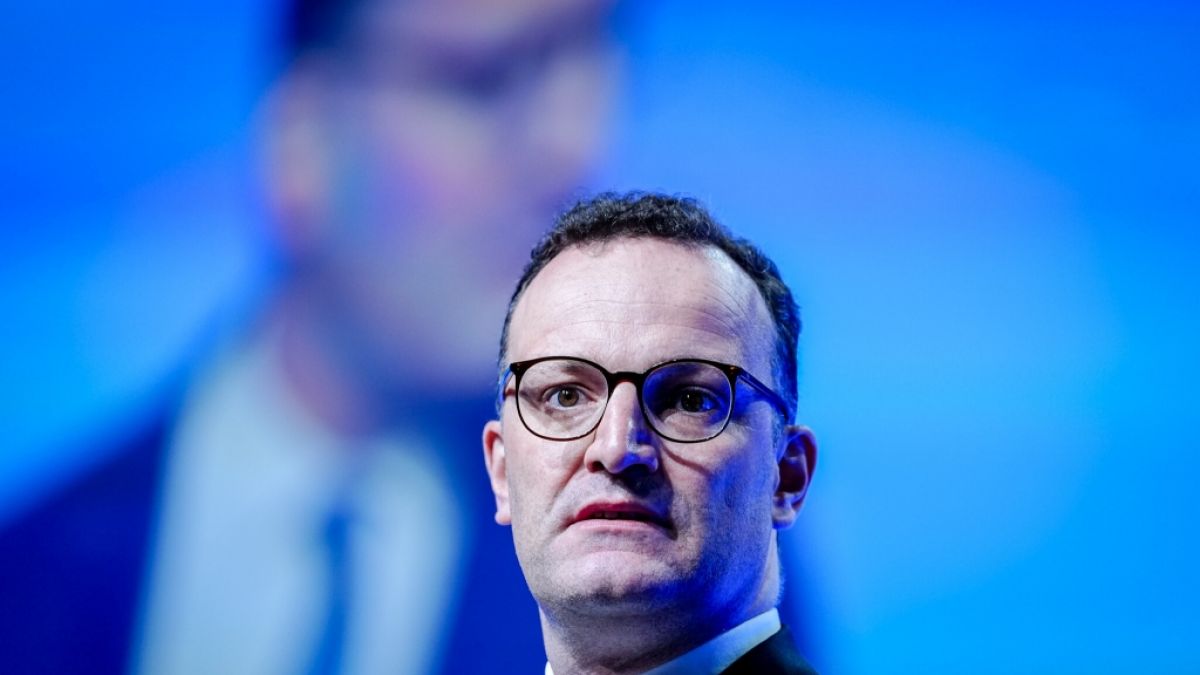 Jens Spahn gerät bei "Markus Lanz" wegen eines brisanten Masken-Berichts ins Kreuzverhör. Jens Spahn gerät bei "Markus Lanz" wegen eines brisanten Masken-Berichts ins Kreuzverhör. (Foto)