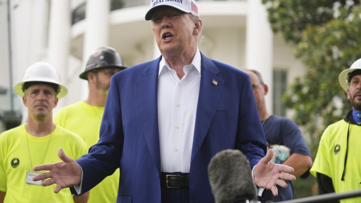 Donald Trump verwirrt erneut: Der US-Präsident macht China scheinbar für seine Wahlniederlage verantwortlich. (Foto)