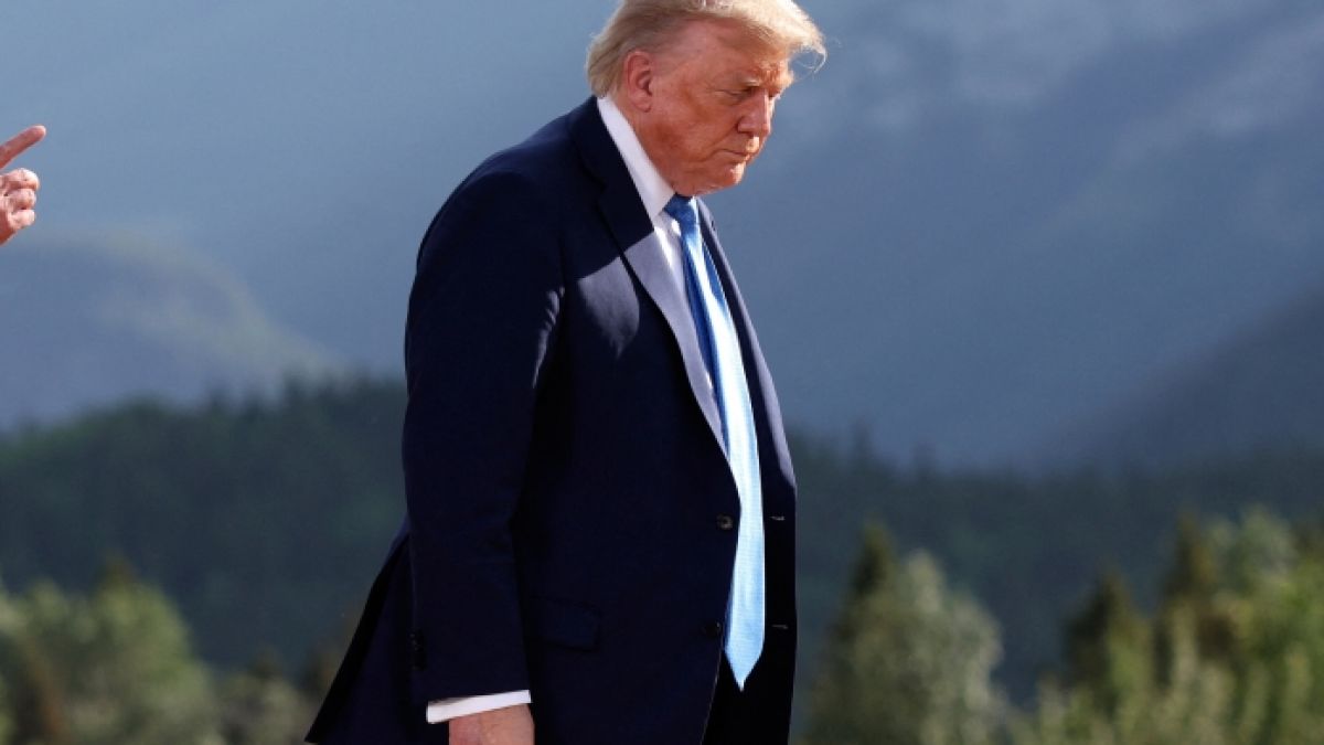 Donald Trump hat mit einer notdürftig kaschierten Blessur an seiner Hand erneut Gerüchte um seinen Gesundheitszustand geschürt. (Foto)