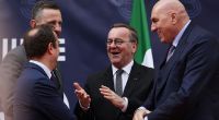Der italienische Verteidigungsminister Guido Crosetto (rechts) entsetzt mit einer Nato-Aussage.