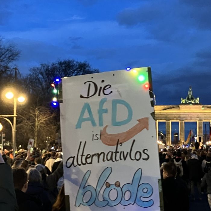 Deutliche Worte gegen die AfD, Rechtsextremismus, Menschenhass und Demokratiefeindlichkeit sind auch auf den Demos im Juli 2025 zu erwarten.