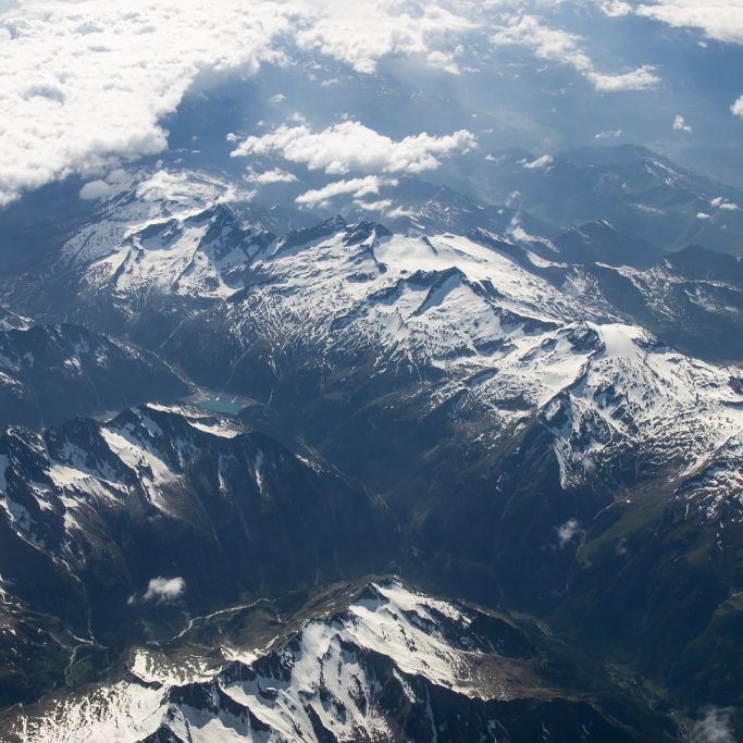 Frau aus Deutschland stirbt bei 280-Meter-Sturz in Tirol