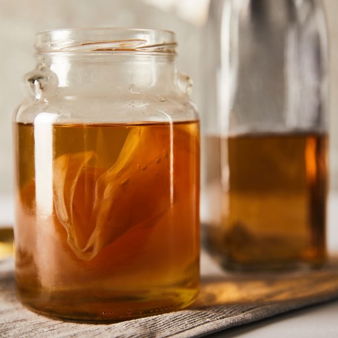 So einfach gelingt das fermentierte Teegetränk mit wenigen Zutaten