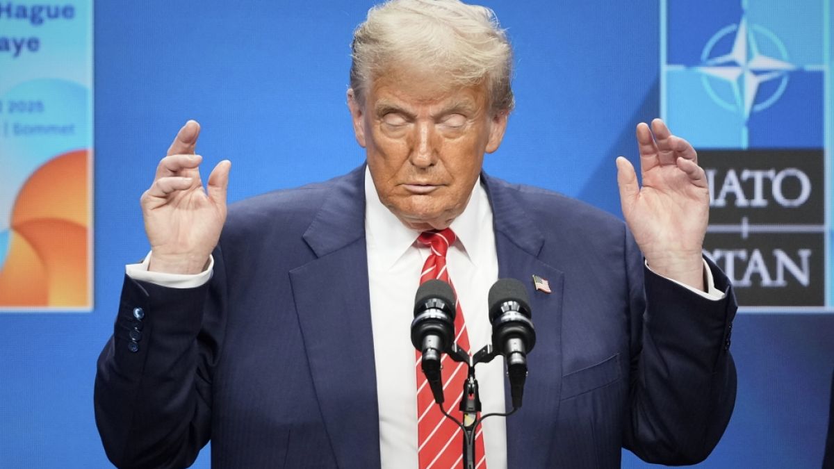 Immer wieder machen Gerüchte die Runde, Donald Trump sei aufgrund von Demenz-Anzeichen seinem Amt als US-Präsident nicht gewachsen - nun ist sogar von kollektiver Vertuschung im Weißen Haus die Rede. (Foto)