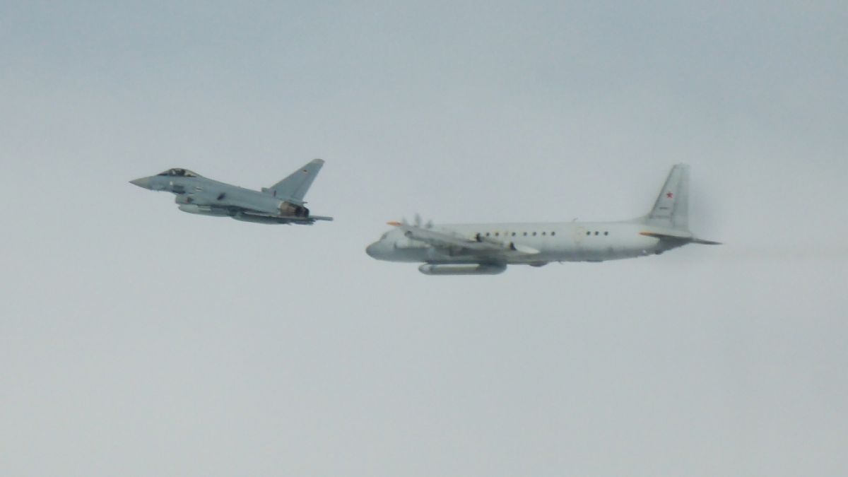 Deutsche Eurofighter mussten erneut ein russisches Spionageflugzeug über der Ostsee abfangen. Deutsche Eurofighter mussten erneut ein russisches Spionageflugzeug über der Ostsee abfangen. (Foto)