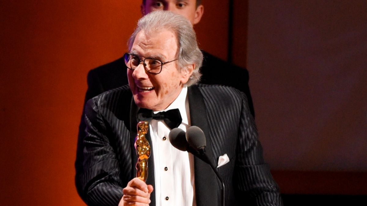 Lalo Schifrin, Komponist und Musiker aus Argentinien, im Jahr 2018 bei der Verleihung des Ehren-Oscars Lalo Schifrin, Komponist und Musiker aus Argentinien, im Jahr 2018 bei der Verleihung des Ehren-Oscars (Foto)
