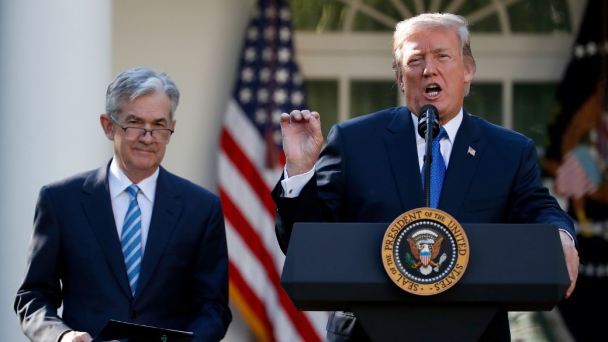 US-Notenbank-Chef Jerome Powell wurde 2017 von Donald Trump für sein Amt nominiert - inzwischen würde ihn der US-Präsident am liebsten sofort feuern. US-Notenbank-Chef Jerome Powell wurde 2017 von Donald Trump für sein Amt nominiert - inzwischen würde ihn der US-Präsident am liebsten sofort feuern. (Foto)